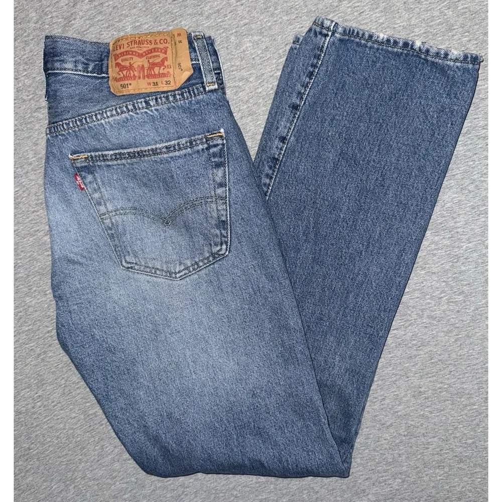 Levi 501 Straight Leg Size 31x32 Distressed Ripped Jeans Medium Wash Button Fly